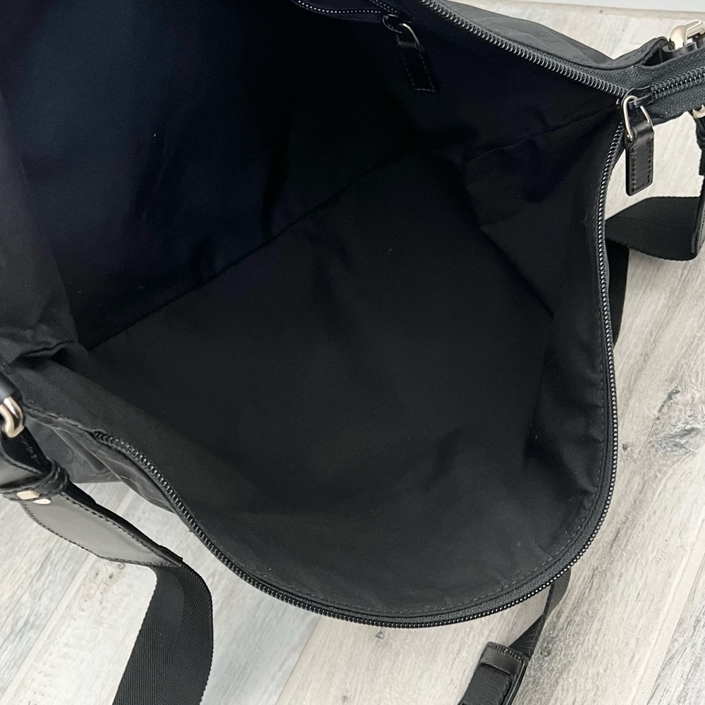 Gucci Elegant Black Crossbody Bag - Picture 9 of 14